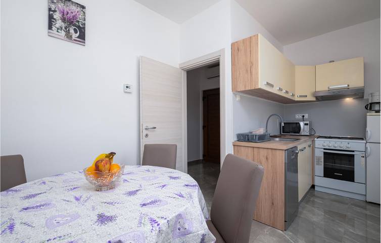 Entire holiday apartment, Charming 100m² Apartment with Terrace, Panoramic Views & Beach Access in Rabac, Labin-Rabac