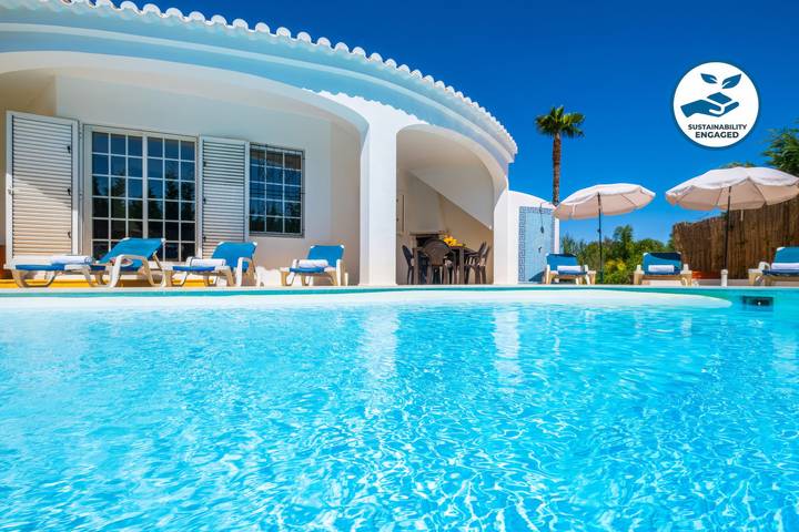Villa para 8 pessoas, com Varanda e Terraço e ainda Jardim em Armação de Pêra