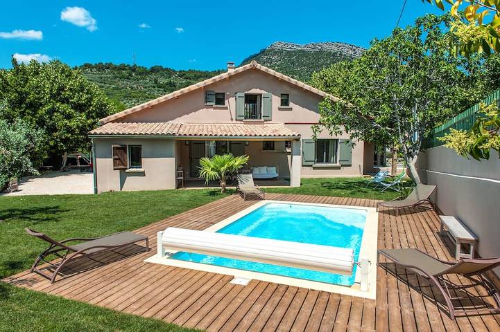 Gîte pour 6 personnes, avec terrasse et jardin à Buis-les-Baronnies