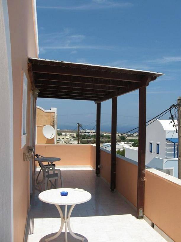 Mirsini Pansion in Karterados, Santorini