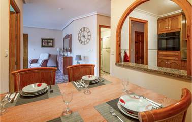 Holiday Apartment for 4 People in Torrevieja Centre, Torrevieja, Photo 4