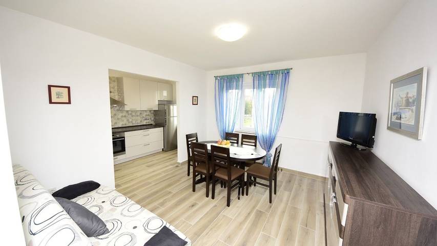 Ferienwohnung für 4 Personen, mit Terrasse in Biograd na Moru - 2