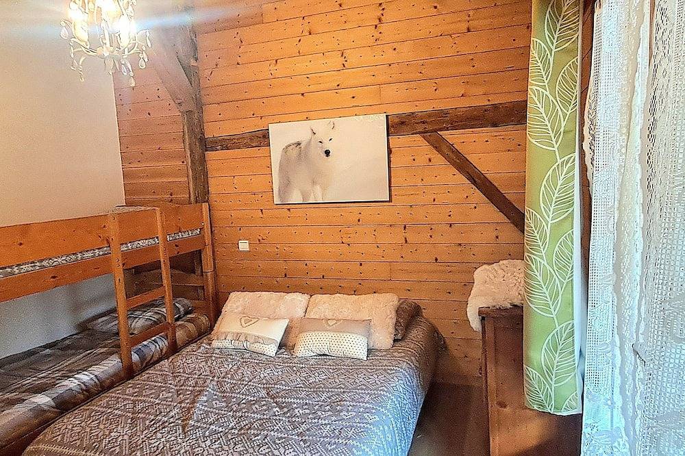 Le lodge des ours Located just a few minutes from the Espace Diamant, with sublime views. in Cohennoz, Albertville region
