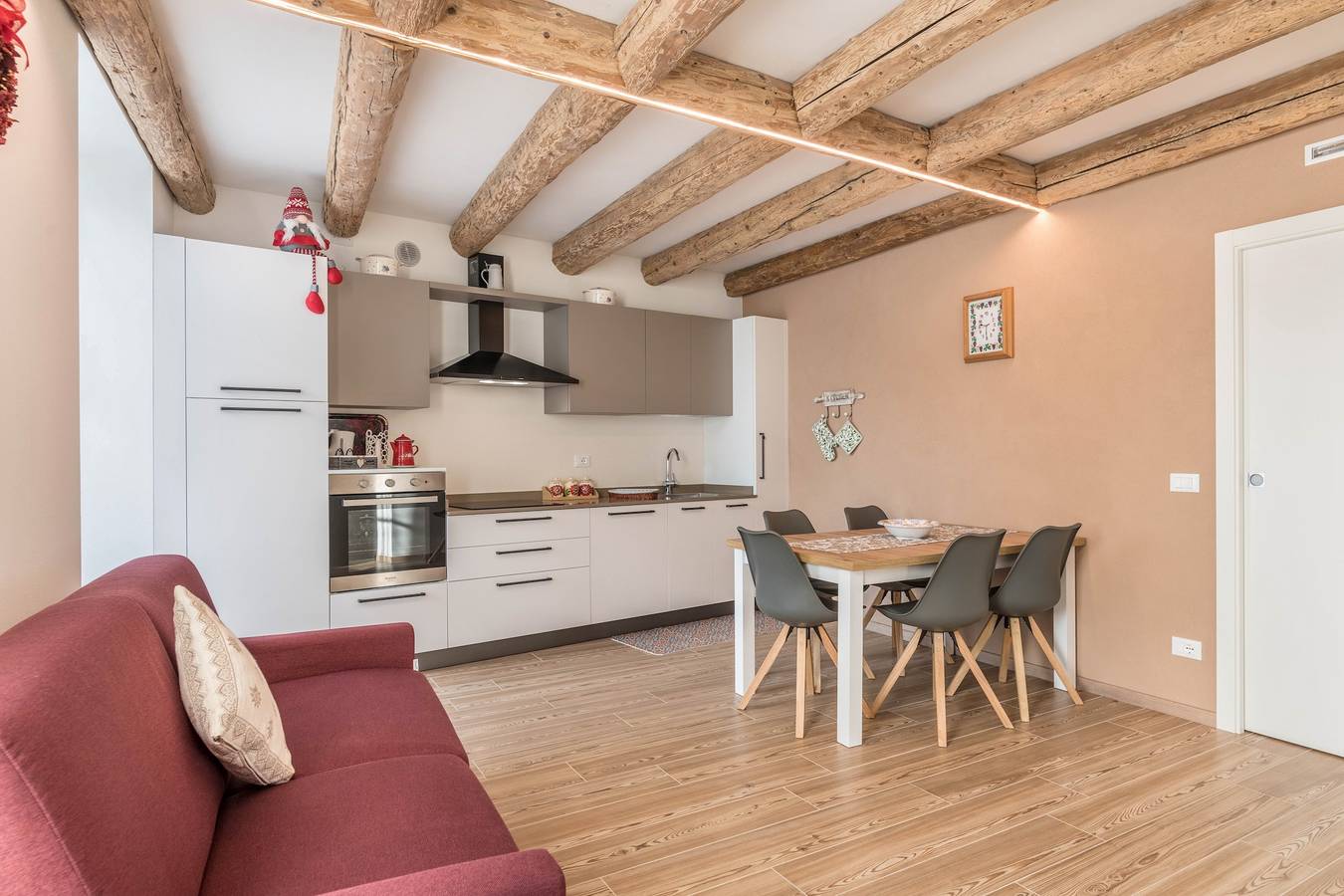 Entire apartment, Holiday Apartment 'L'Antica Corte Apt Mara' with Mountain View & Wi-Fi in Levico Terme, Lago di Caldonazzo
