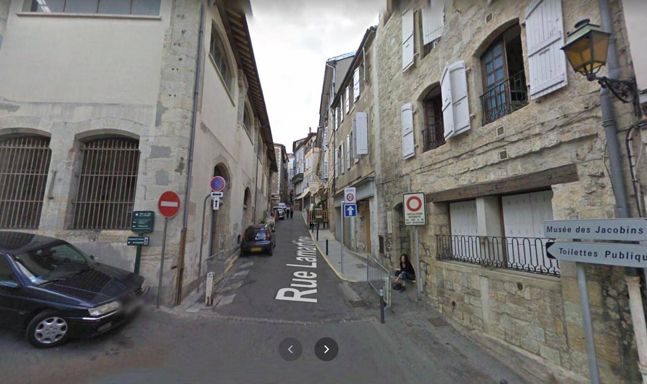 Appartement entier, T2 moderne hypercentre 40m2, au pied de la cathédrale in Auch, Gers
