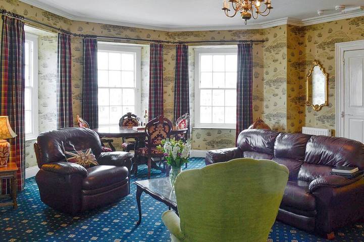 Log cabin for 4 people, with garden, with pets in Ilfracombe