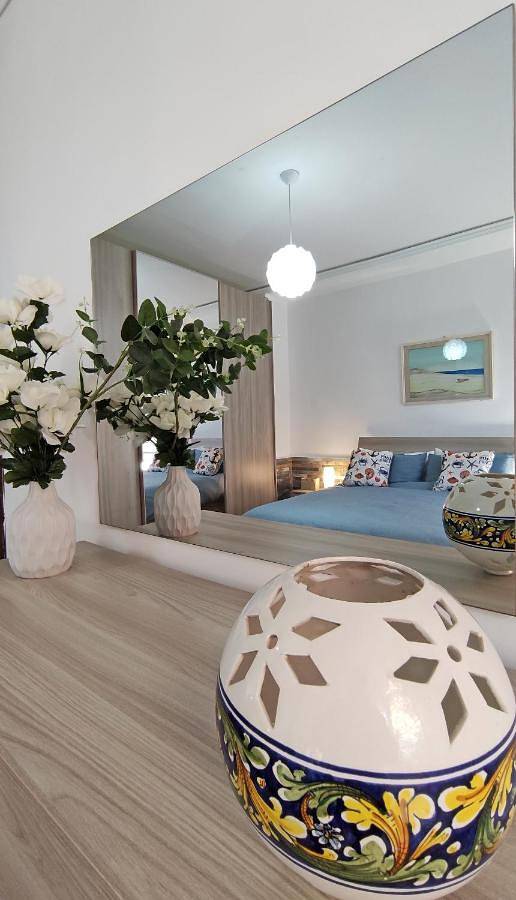 Ferienwohnung für 8 Personen, mit Whirlpool und Garten, kinderfreundlich in Marina di Ragusa