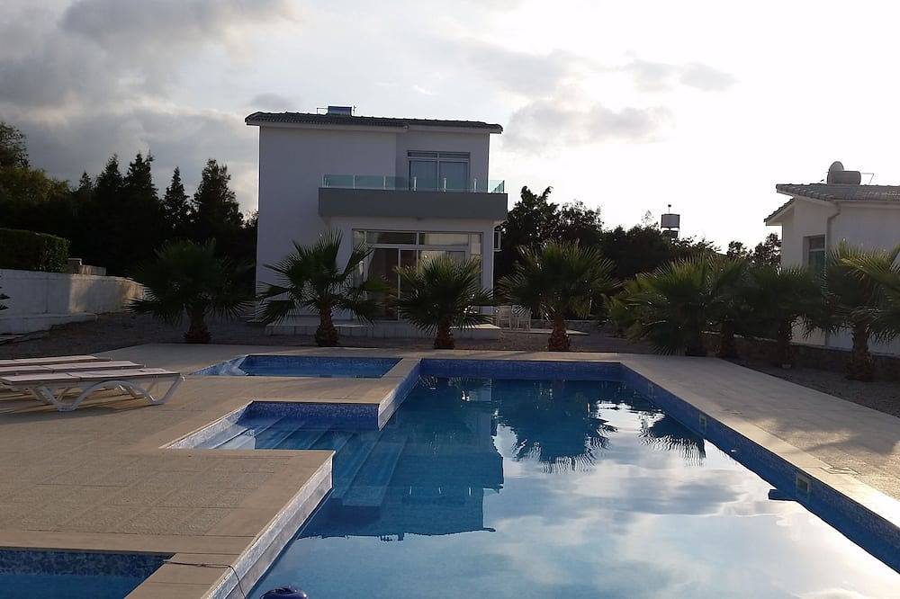 Dorf Lage mit herrlichem Meer / Pool Aussicht, 3 Gehminuten von den Restaurants in Nordzypern