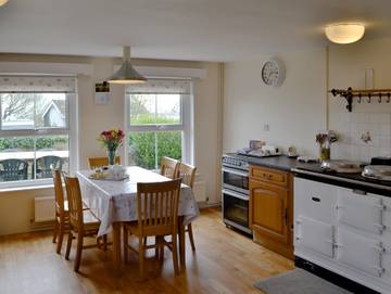 Log Cabin for 6 People in Swansea region, Photo 4
