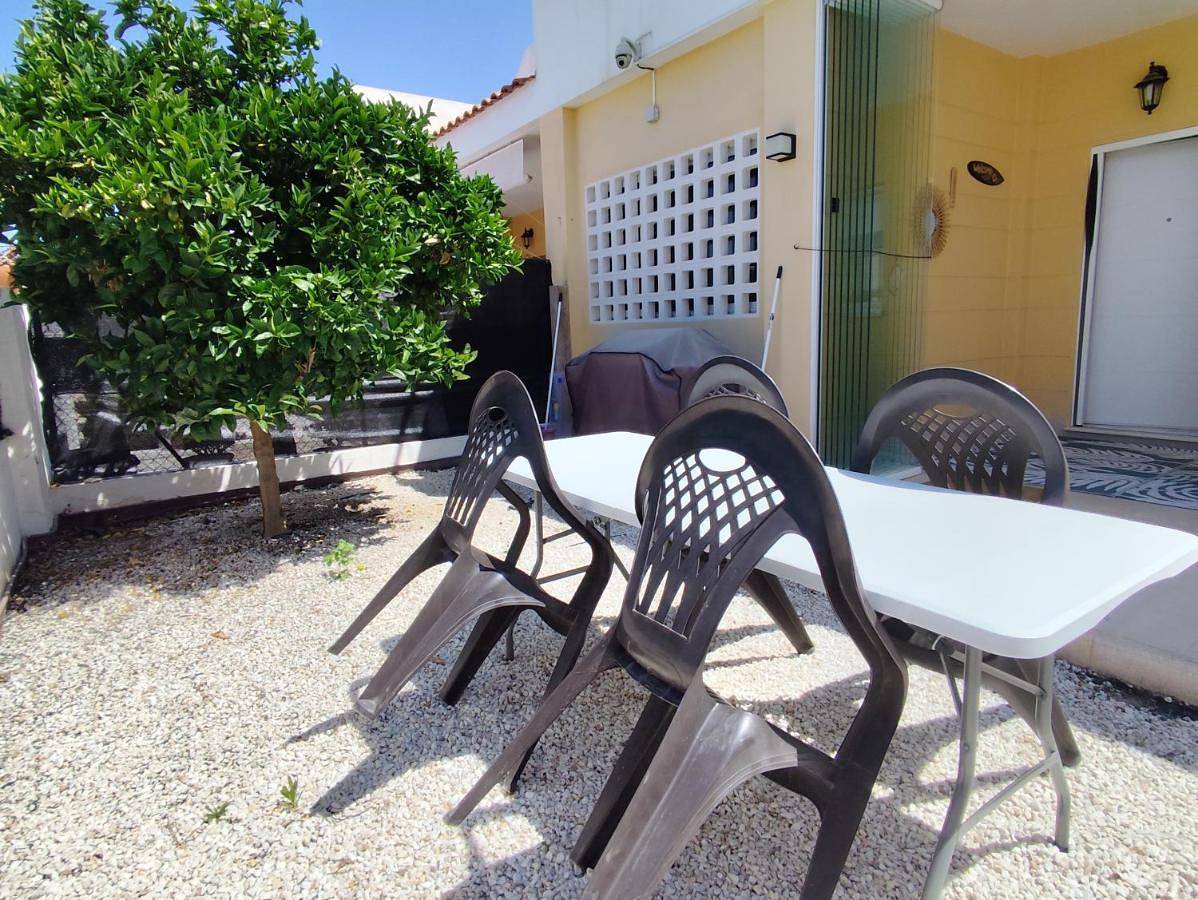 Chalet adosado acogedor Busot in Busot, Costa Blanca