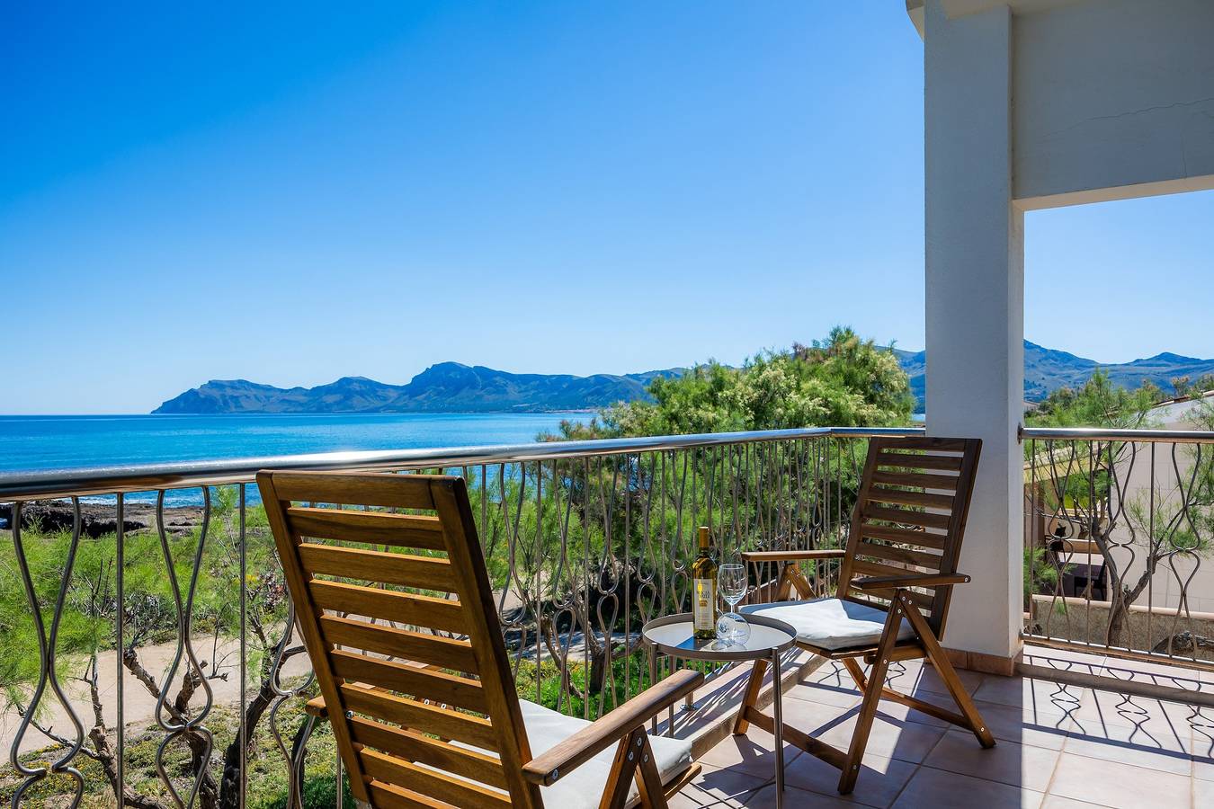 Casa de vacaciones 'Ran De Mar' con vistas al mar, terraza privada y Wi-Fi in Playa Son Serra de Marina, Santa Margalida