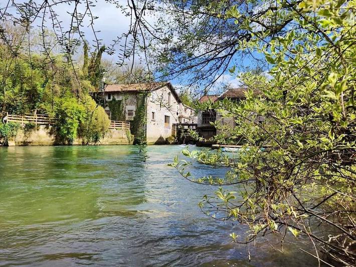 Gîte pour 12 personnes, avec vue et terrasse à Aubréville