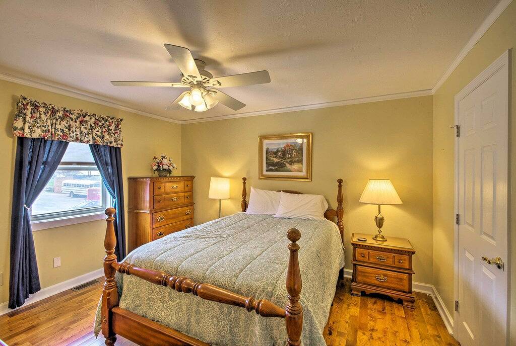 Ganze Wohnung, Central Damascus Apt w / Views, zu Fuß zu Geschäften + Parks! in Damascus, Washington County (VA)