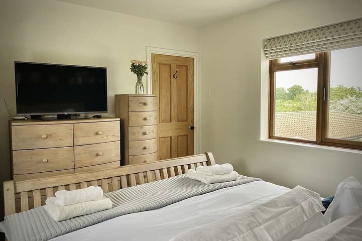Cosy 3-bedroom home with garden and log burner, close to the City of Bath. in Bradford on Avon, Wiltshire