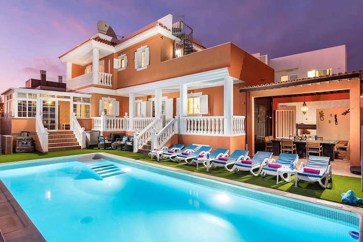 Villa pour 8 personnes, avec balcon et jardin - 1