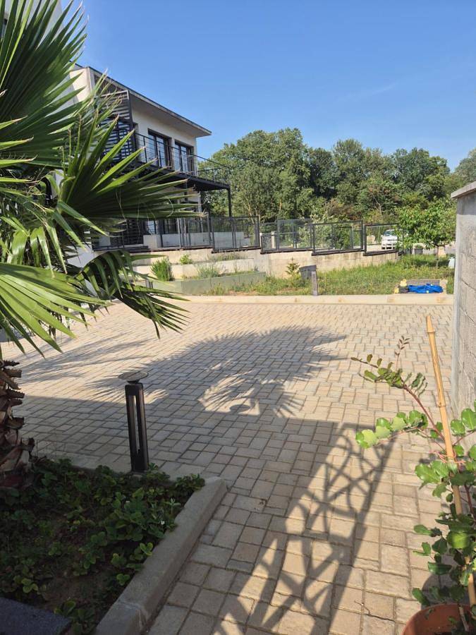 Location de vacances pour 3 personnes, avec piscine ainsi que vue et terrasse à Juvignac - 2