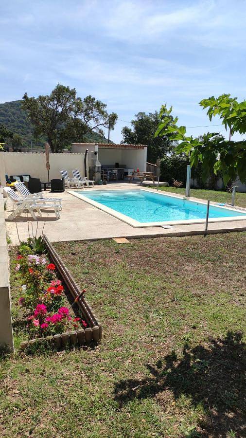 Chambre d’hôte pour 2 personnes, avec Balcon et Terrasse ainsi que Jardin et Piscine à Zonza