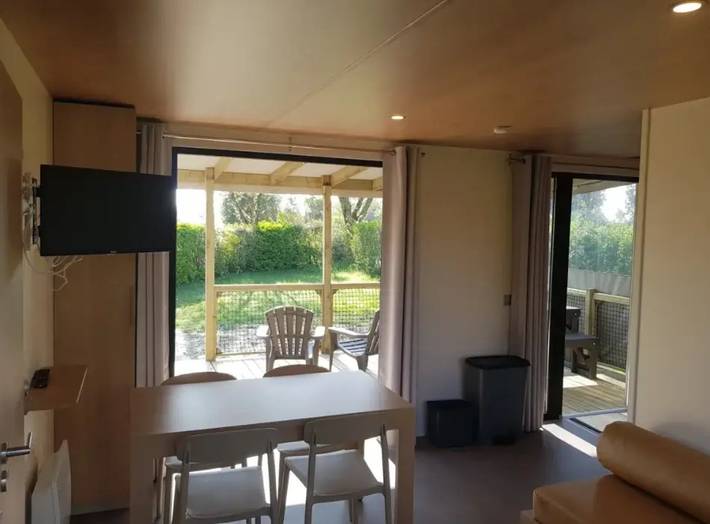 Mobil home pour 5 personnes, avec jardin et jacuzzi à Arces - 4