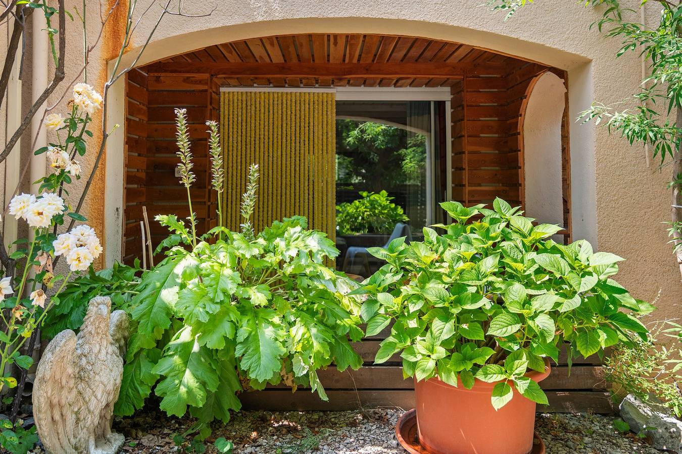 Maison de Vacances 'Manzafaro' avec Vue sur la Montagne et Terrasse Privée in Sisteron, Région de Forcalquier