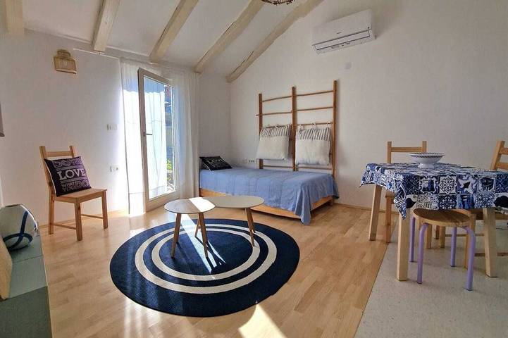 Ferienhaus Ivas mit Garten in Meeresnähe in Zambratija, Umag und Umgebung