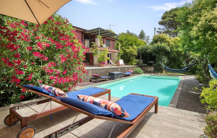 Ferienhaus für 13 Personen, mit Terrasse und Garten sowie Pool