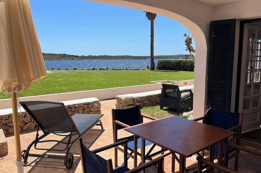 Entire apartment, Very front line stunning sea views near the beach in Fornells, Es Mercadal