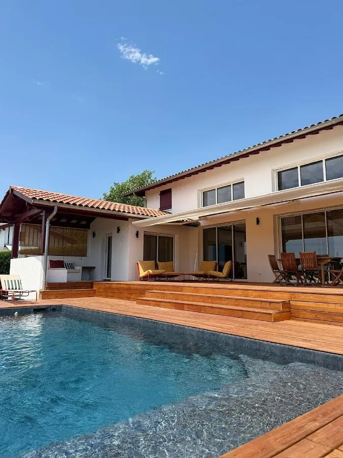 Chalet para 6 personas, con jardín además de piscina y vistas - 1