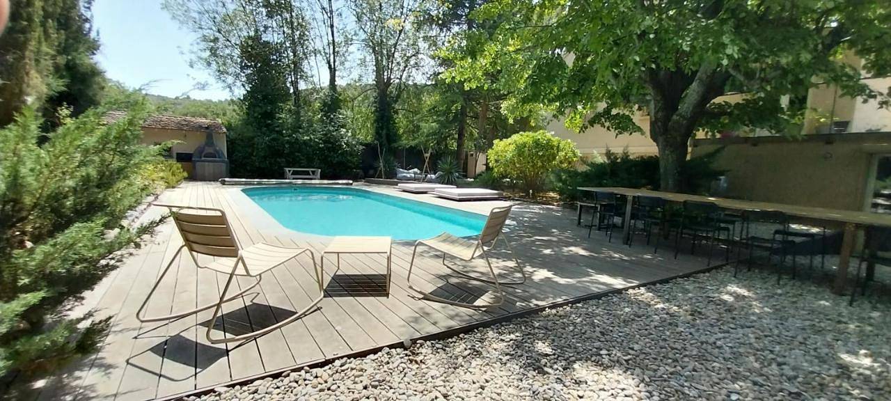 Queen Room with Pool View in Draguignan, Région de Draguignan