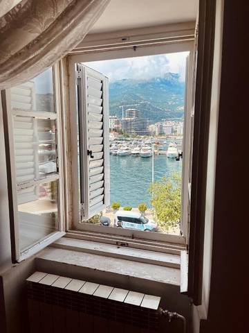 Ferienhaus für 3 Personen, mit Ausblick in Budva
