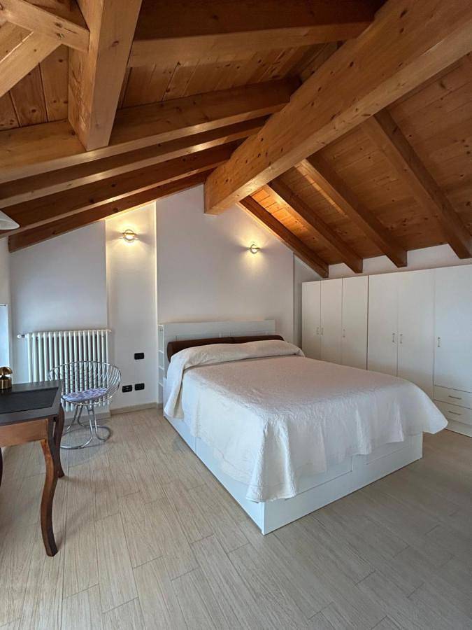 Ferienwohnung für 2 Personen, mit Balkon und Terrasse sowie Seeblick und Ausblick in Mailand - 4