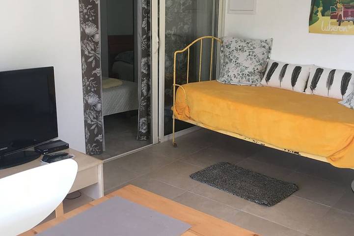 Location de vacances pour 3 personnes, avec jardin ainsi que piscine et terrasse à Ansouis - 2