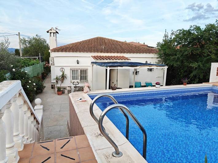Location de vacances pour 4 personnes, avec jacuzzi et jardin ainsi que piscine et sauna à Llíria