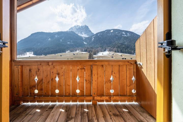 Hel lejlighed, Holiday Apartment "Manuel's App Watschinger - Enzian" with Mountain View, Balcony & Wi-Fi in Sexten, Sydtyrol