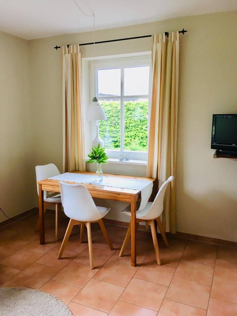 Ganze Wohnung, Gemütliche Ferienwohnung unterm Reetdach in Wieck a. Darß - Am Eichberg in Wieck am Darß, Fischland - Darß - Zingst