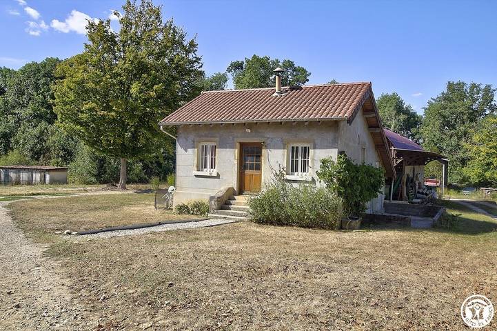Gîte pour 4 personnes, avec jardin et terrasse à Joyeux