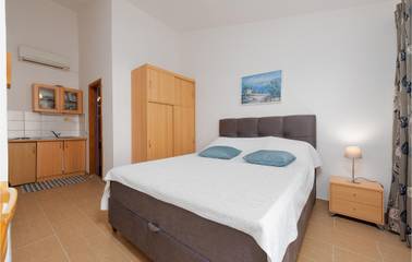 Holiday Apartment for 2 People in Nin, Zadar, Photo 2