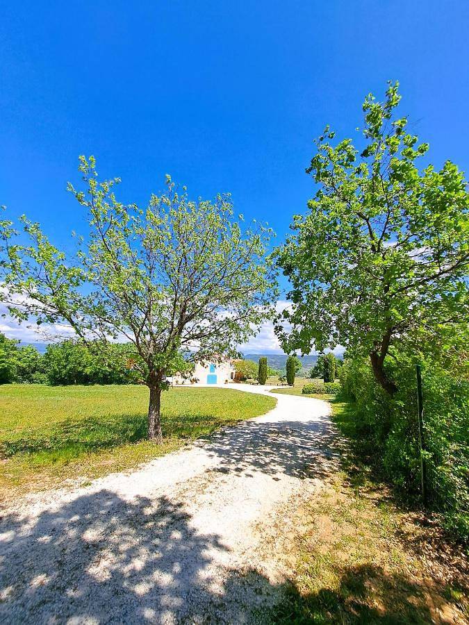 Double or Twin Room with Private Bathroom in Lacoste, Parc naturel régional du Luberon