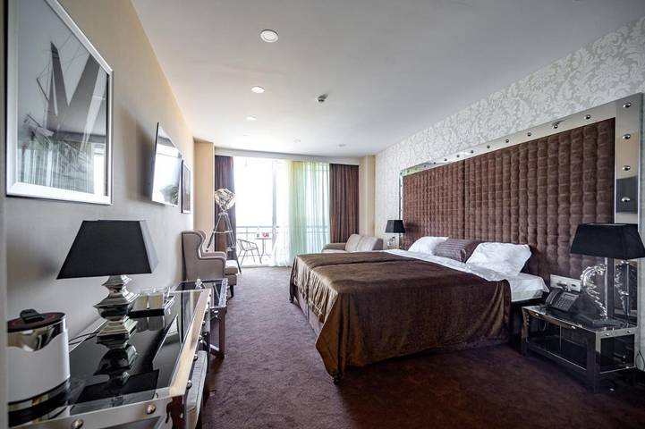 Location de vacances pour 3 personnes, avec balcon ainsi que jacuzzi et piscine en Ukraine