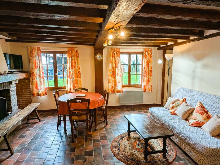 Ruhiges Ferienhaus mit Kamin, großem Garten, nahe Guédelon und historischen Stätten in Champcevrais, Auxerre und Umgebung