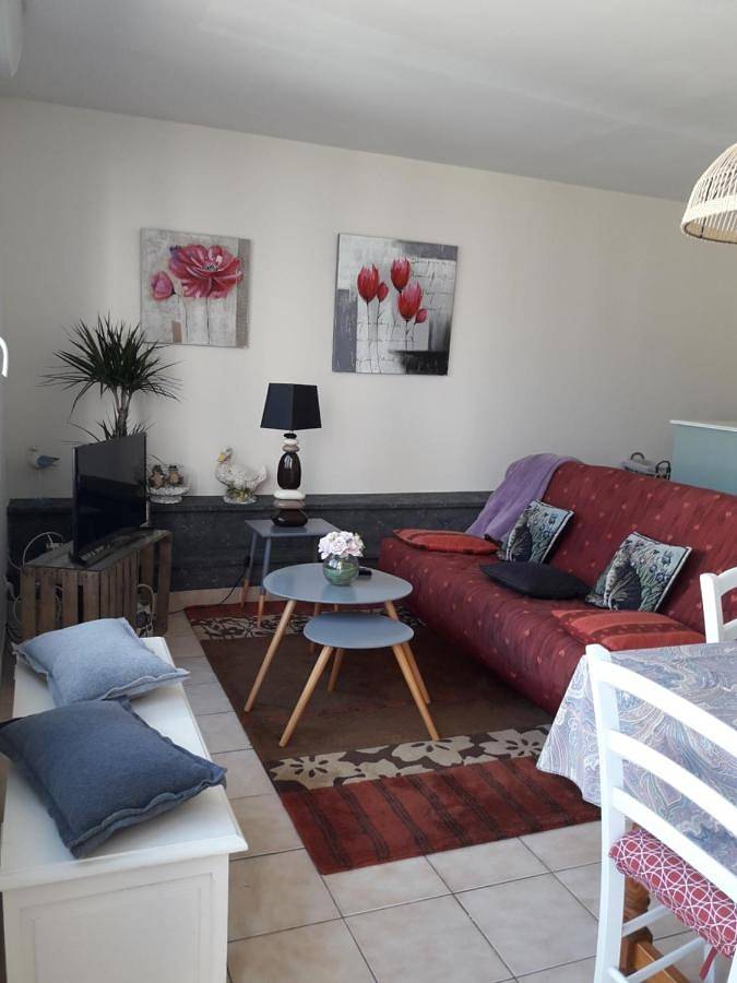 Location de vacances pour 2 personnes, avec terrasse et jardin à Plonévez-Porzay - 3