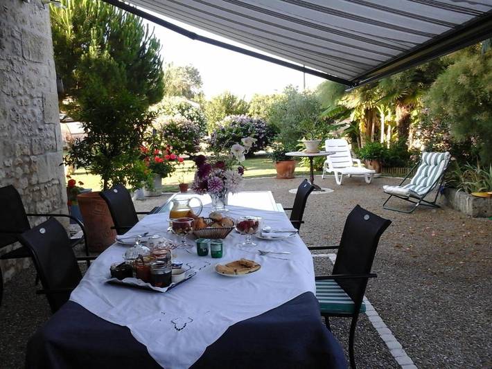 Location de vacances pour 2 personnes, avec vue et jardin, animaux acceptés à Gémozac - 4