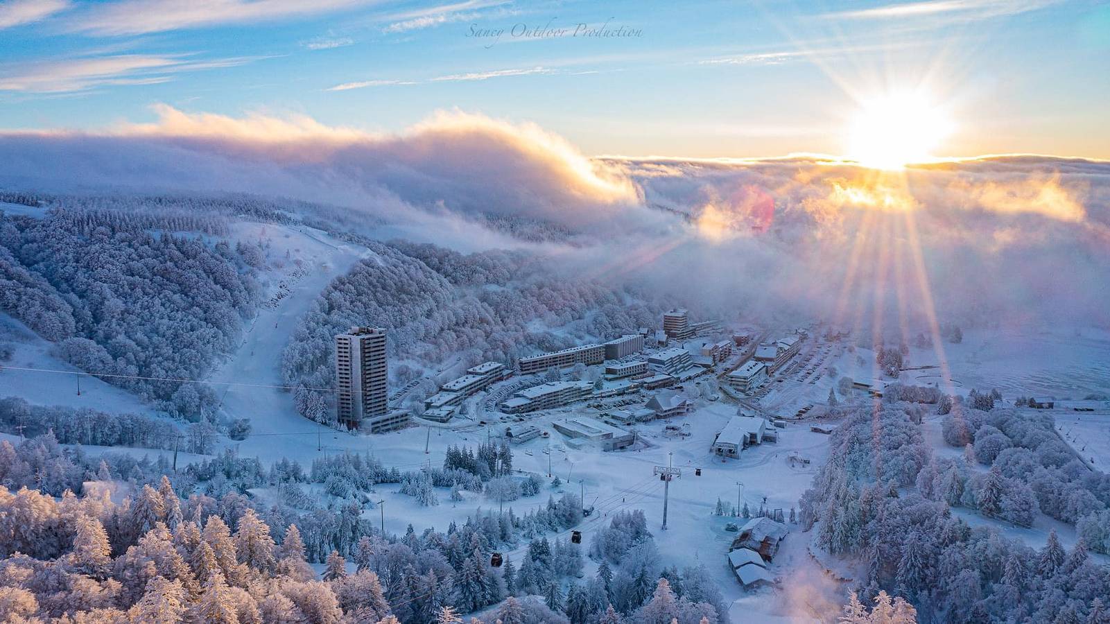 Entire apartment, Holiday apartment for 6 people with terrace in Super Besse, Besse-et-Saint-Anastaise