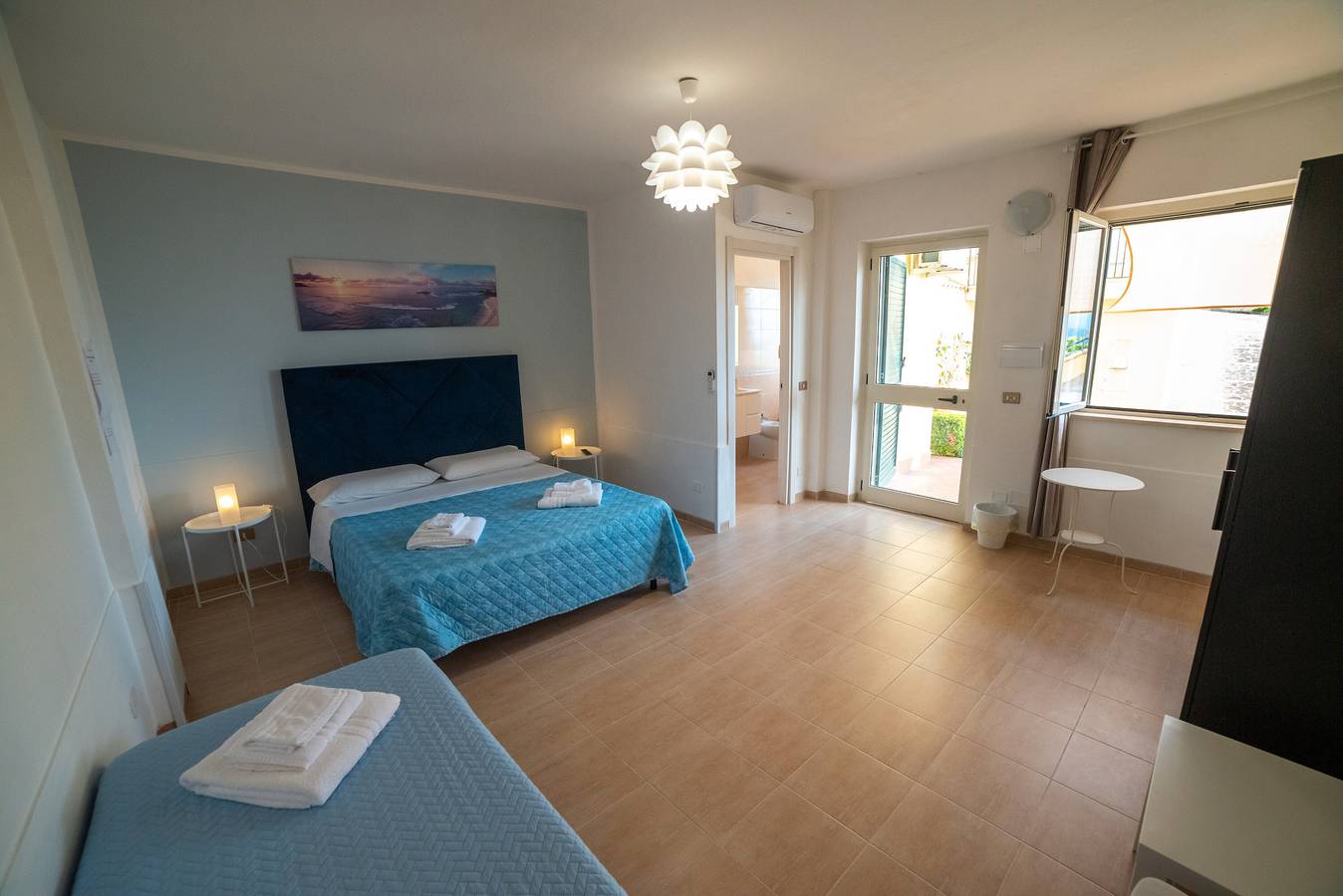 Bed and Breakfast 'Camera Four Vista Cortile' with Shared Terrace, Wi-Fi and Air Conditioning in Cilento