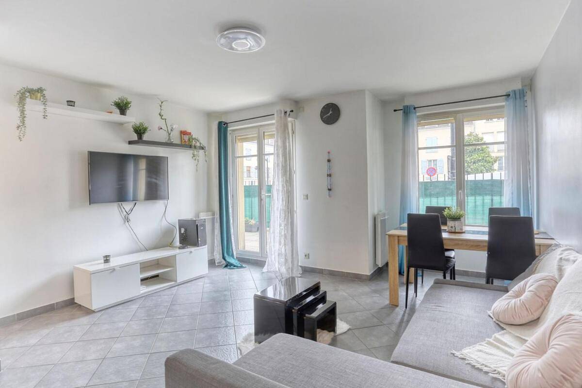 Appartement entier, One-Bedroom Apartment in Buc, Yvelines