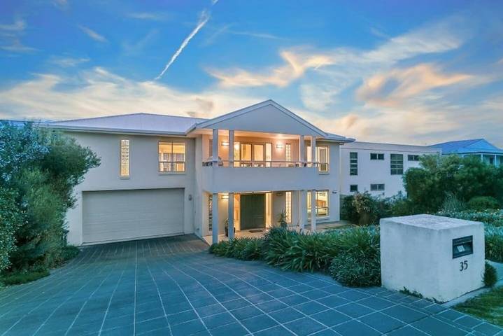 Holiday home for 11 people, with garden and balcony in Goolwa Beach