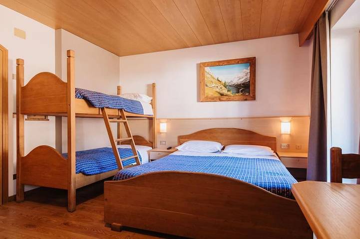 Appartamento intero, Accogliente appartamento per 23 persone con WIFI, TV e balcone in Soraga, Dolomiti Superski
