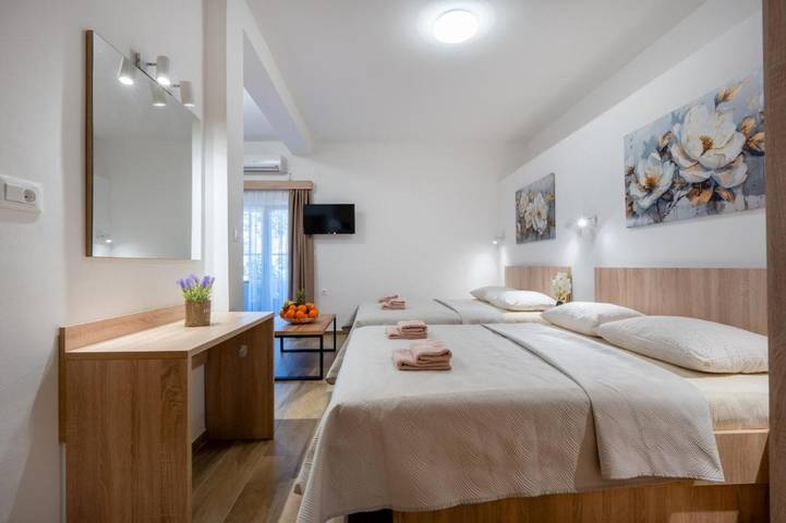 Chambre d’hôte pour 4 personnes, avec terrasse ainsi que jardin et vue