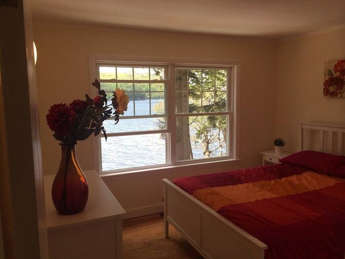 Vacation rental for 13 people, with yard and terrace in Lake Sunapee