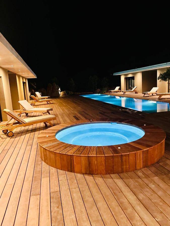 Chambre d’hôte pour 2 personnes, avec jardin et piscine ainsi que jacuzzi et terrasse en Corse-du-Sud - 2