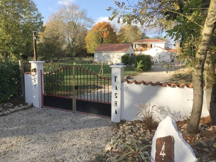 Gîte pour 3 personnes, avec Terrasse ainsi que Jardin et Vue à Paillé